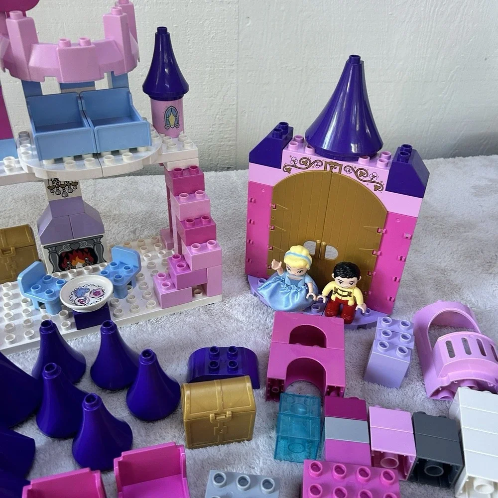 Lego Duplo Sets #6154 Disney Cinderella Castle #10873 Minnie &10595 Sofia READ